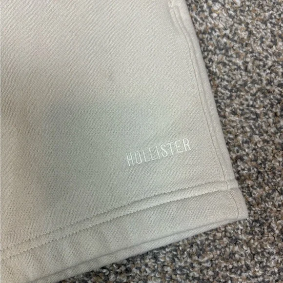 Hollister mid thigh tan‎ loose shorts - Picture 3 of 6
